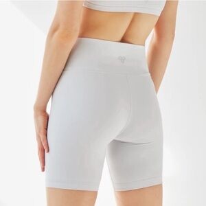 TNA Chill Atmosphere 7in High-waisted Heather Gray Biker Shorts Small